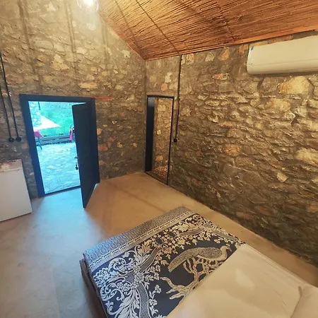 Togo Iztuzu Stonehouse-4 בקתה *