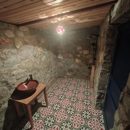 בקתה Togo Iztuzu Stonehouse-4